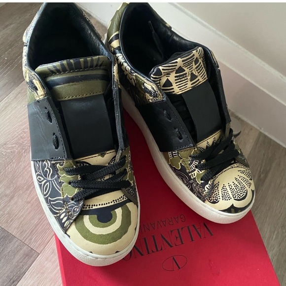 Valentino Garavani sneakers - Picture 1 of 6
